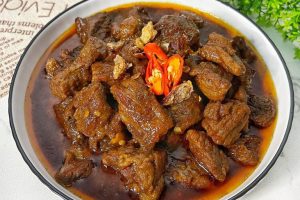 Semur Daging Sapi Praktis ala Bango: Empuk dan Kaya Rasaa
