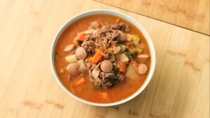 Sup Tomat Daging Asap Hangat, Lezat, dan Menyegarkan