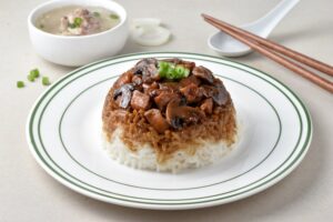 Resep Nasi Tim Ayam Sayuran Lezat untuk MPASI Si Kecil
