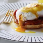 Resep Eggs Benedict: Menu Brunch Kekinian di Rumah