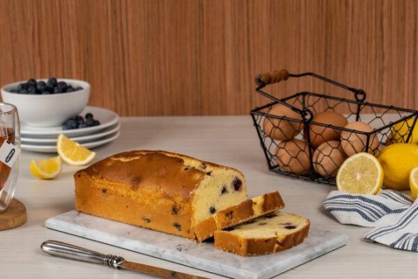 Resep Lemon Cake Blueberry segar dan lembut, cocok jadi dessert keluarga. Mudah dibuat, anti gagal, dan sempurna untuk teman minum teh.