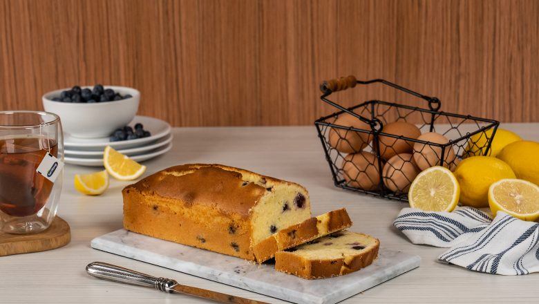 Resep Lemon Cake Blueberry segar dan lembut, cocok jadi dessert keluarga. Mudah dibuat, anti gagal, dan sempurna untuk teman minum teh.