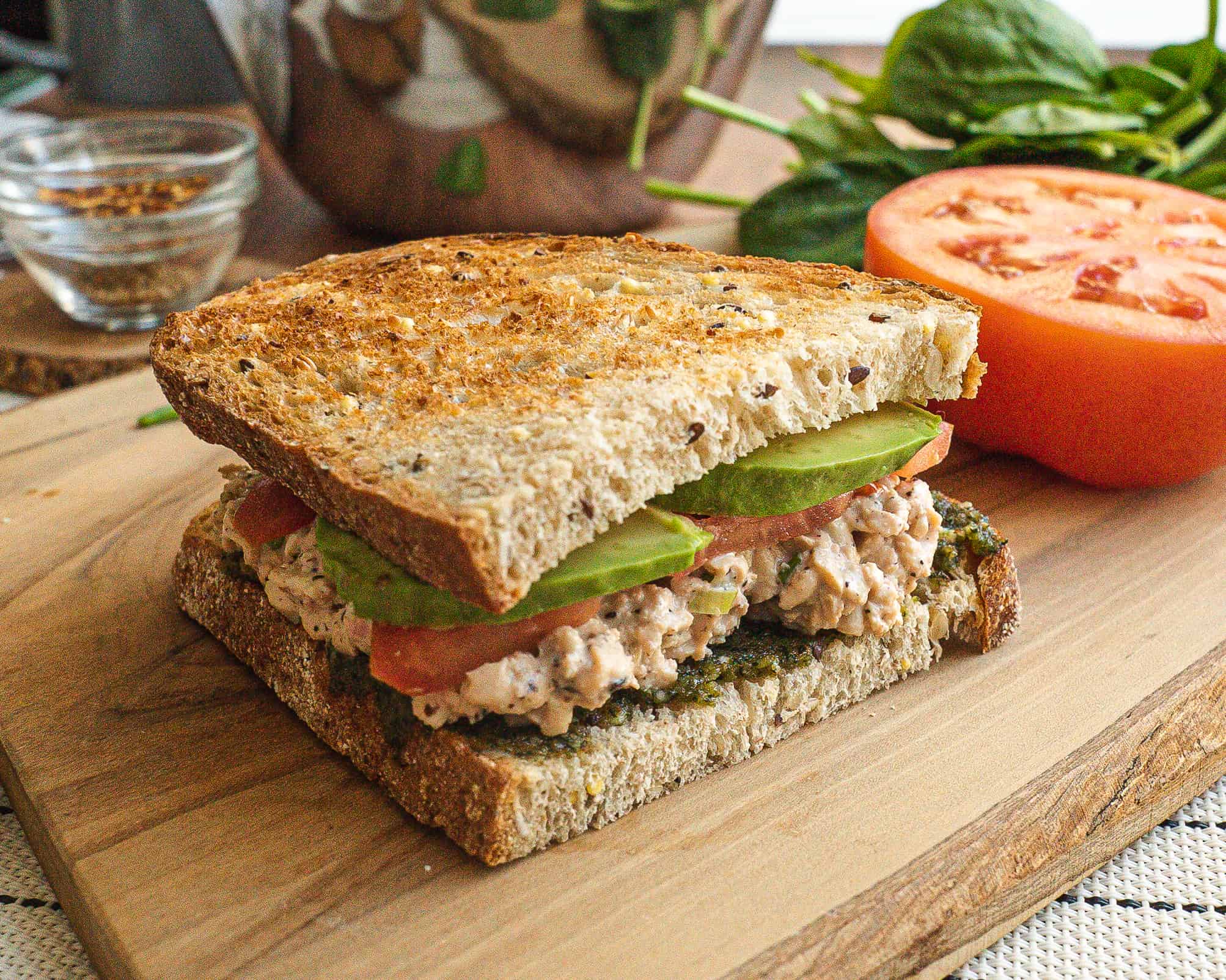 Sandwich Tunacado: Perpaduan Tuna dan Alpukat yang Lezat