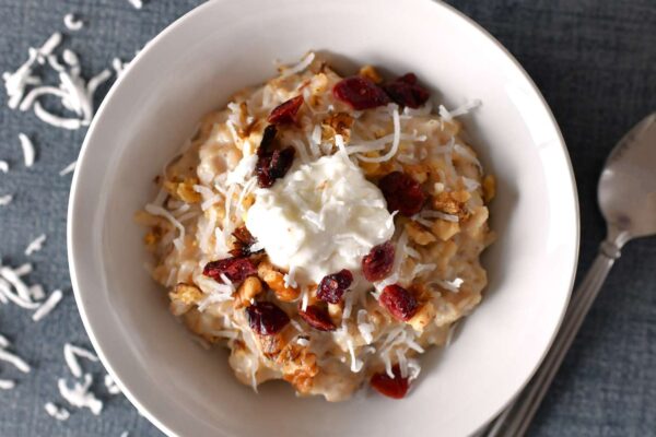 Coconut Oats: Sarapan Sehat dengan Sentuhan Tropis