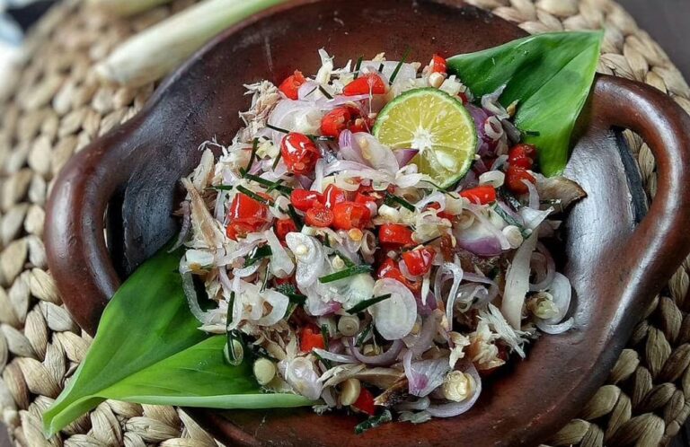 Tongkol Suwir Sambal Matah, Aroma Bali yang Bikin Nagih