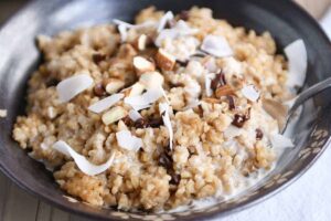 Coconut Oats: Sarapan Sehat dengan Sentuhan Tropis