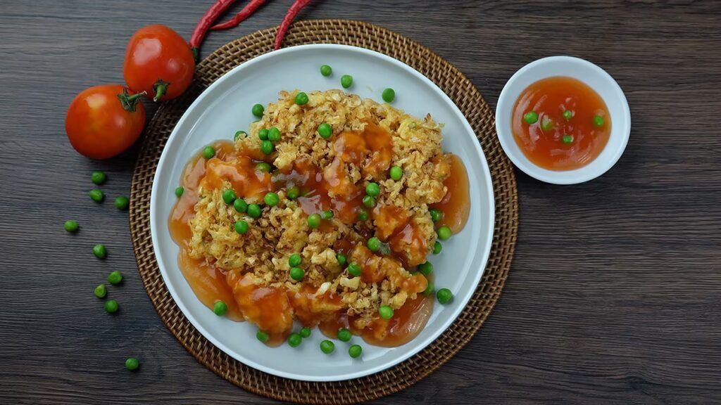 Fu Yung Hai Crispy dengan Saus Asam Manis Khas