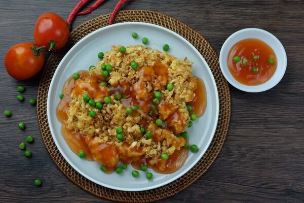 Fu Yung Hai Crispy dengan Saus Asam Manis Khas