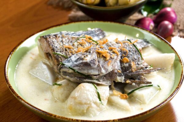 Ketupat Kandangan Sajian Tradisional Banjar yang Kaya Rempah