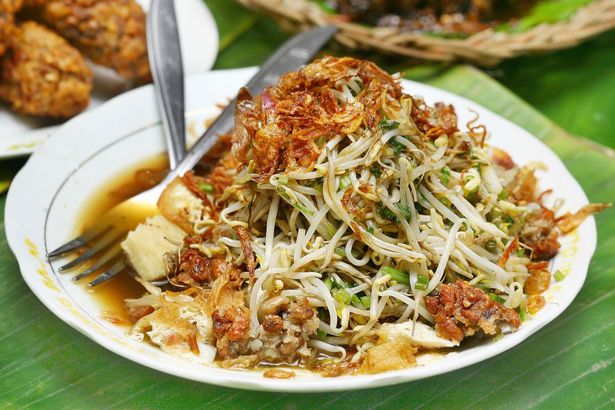 Lontong Balap Khas Surabaya: Gurih, Segar, Legendaris