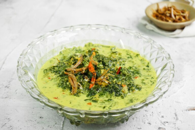 Sayur Daun Ubi Tumbuk, Masakan Tradisional Penuh Cita Rasa