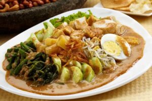 Gado-Gado Jawa Timur: Bumbu Kacang Kental, Rasa Medok
