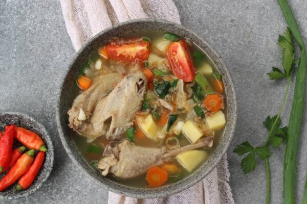 Sup Ayam Kemangi yang Segar dan Gurih